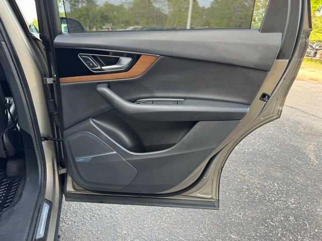 Used 2017 Audi Q7 3.0T Premium Plus image 12