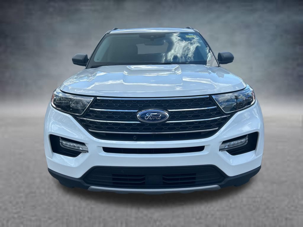 Used 2023 Ford Explorer XLT w/ Equipment Group 202A RWD image 2
