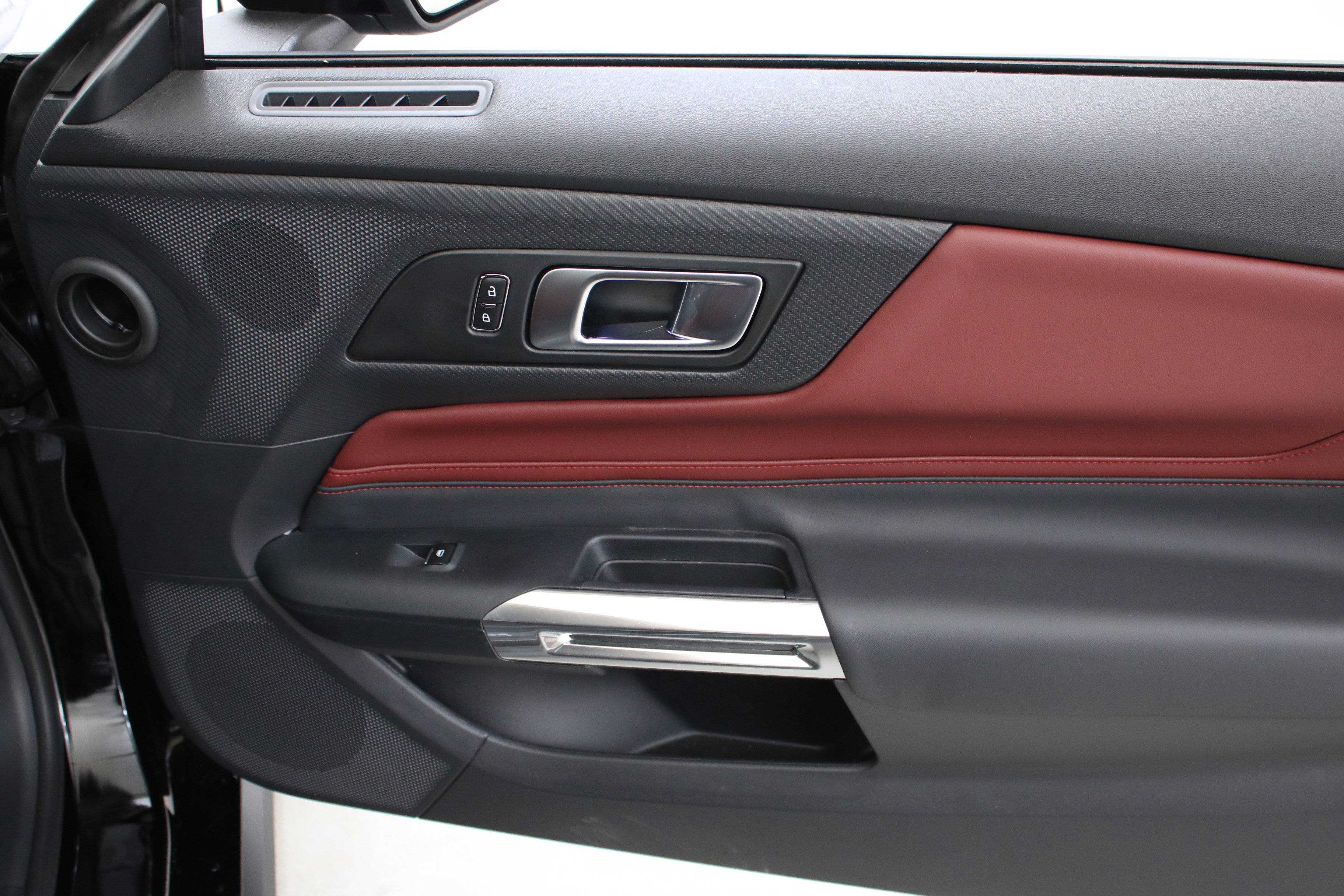 Used 2025 Ford Mustang GT Premium RWD image 31