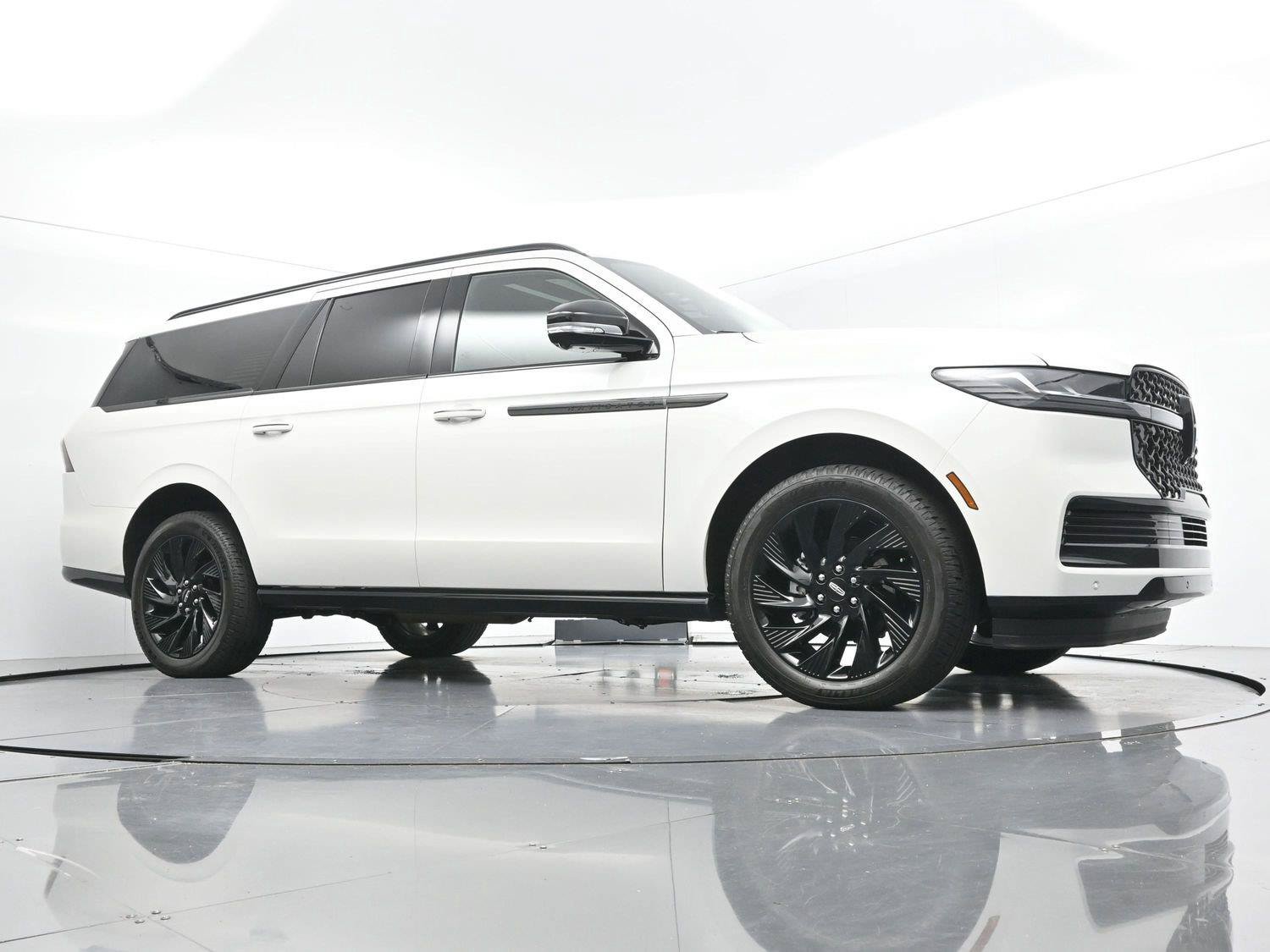 Used 2026 Lincoln Navigator L Reserve w/ Jet Appearance Package AWD/4WD image 46