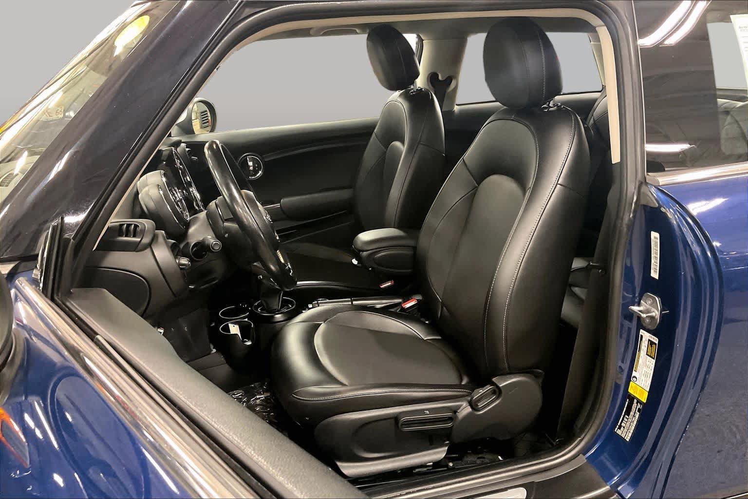 Used 2017 MINI Cooper 2-Door Hardtop FWD image 8