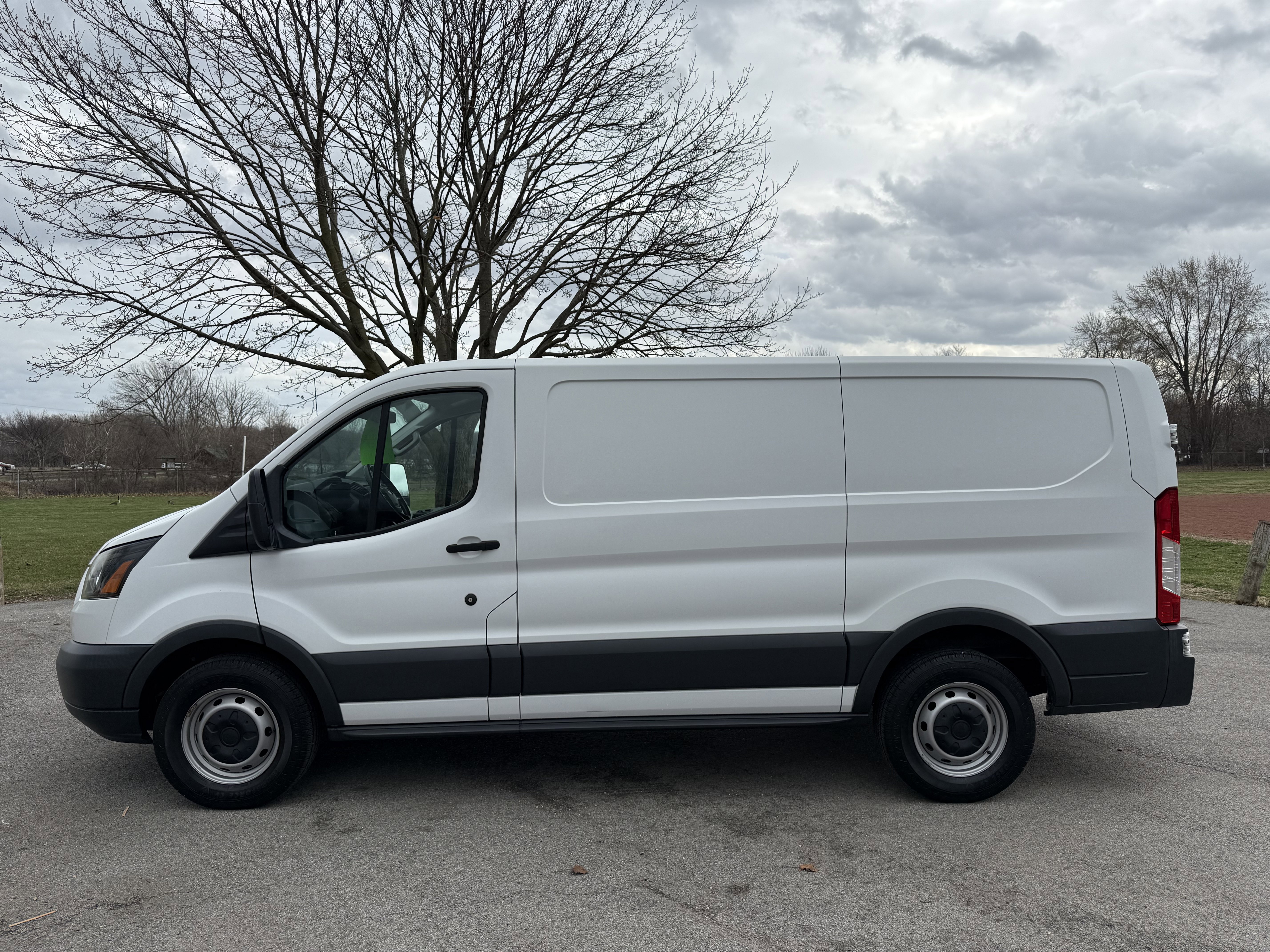 Used 2017 Ford Transit 150 130 Low Roof RWD image 2