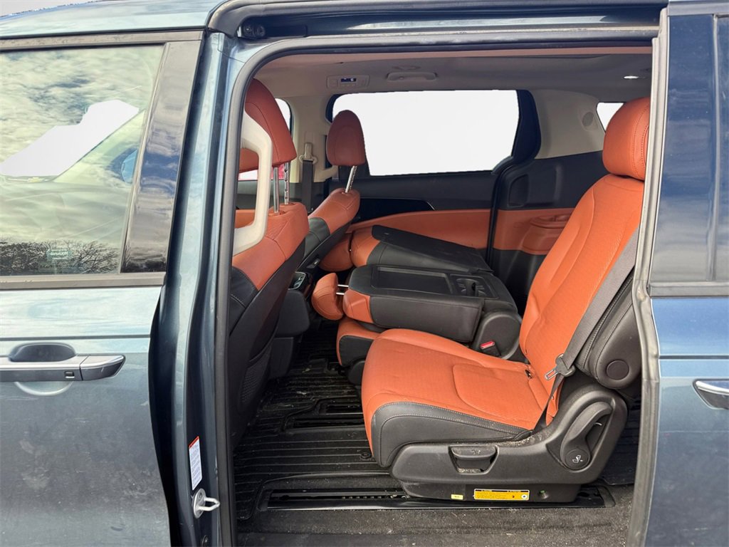 Certified 2023 Kia Carnival SX Prestige image 24