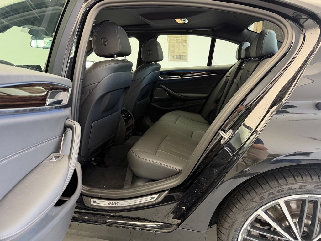 Used 2023 BMW 530e RWD image 8