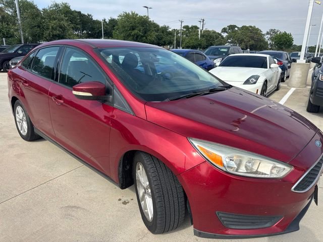 Used 2017 Ford Focus SE FWD image 1