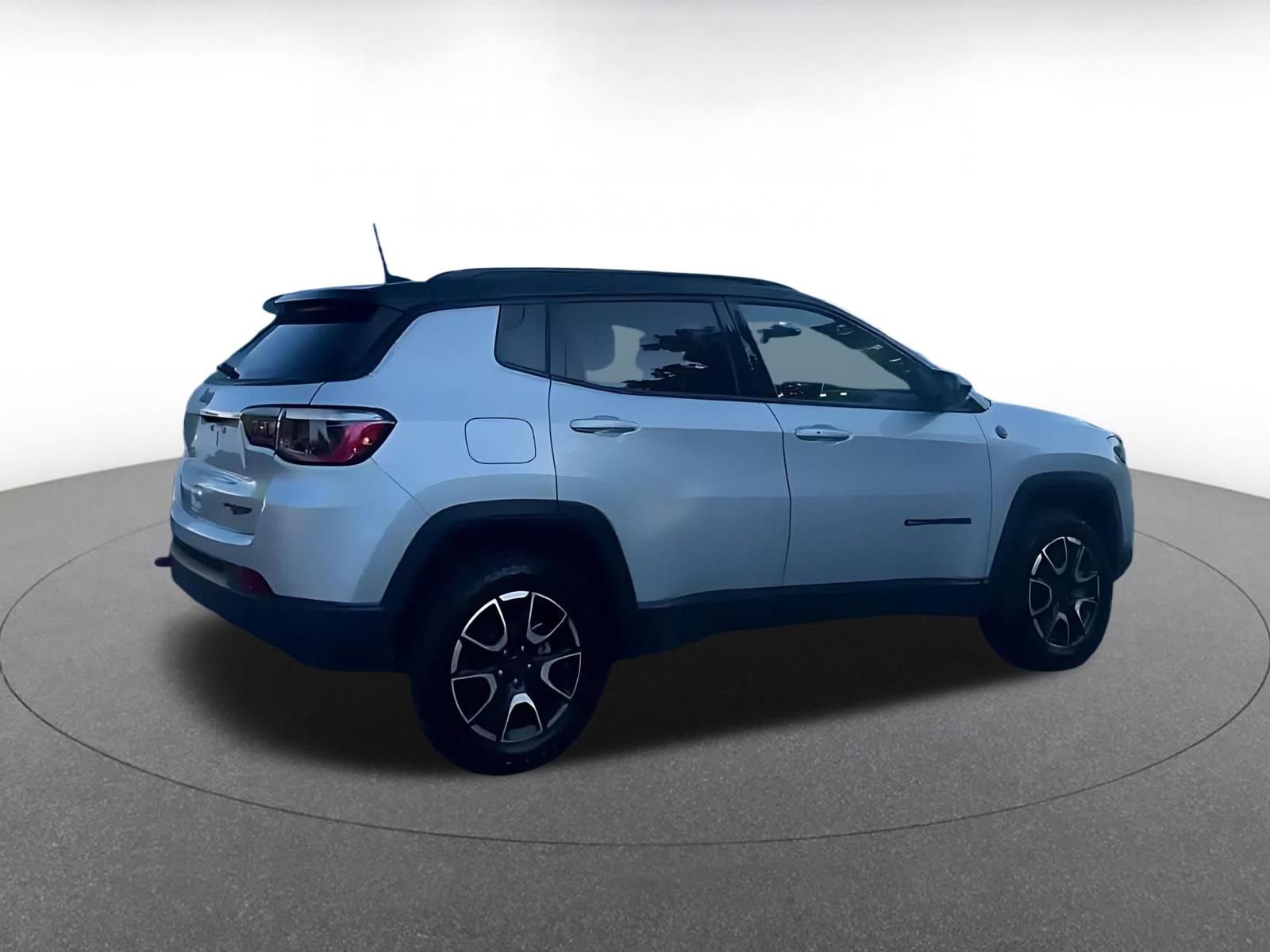 Used 2025 Jeep Compass Trailhawk AWD/4WD image 12