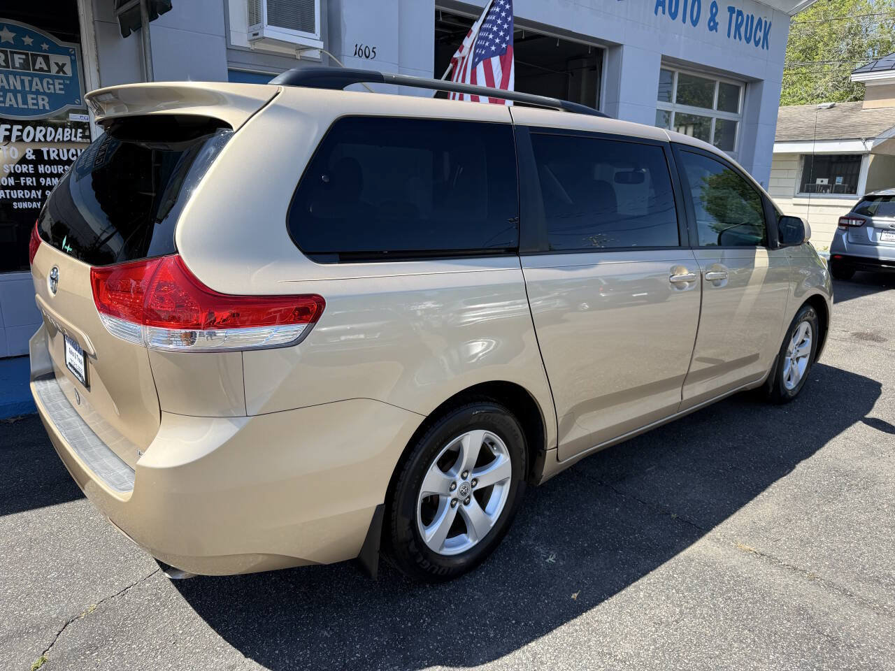 Used 2012 Toyota Sienna LE FWD image 7