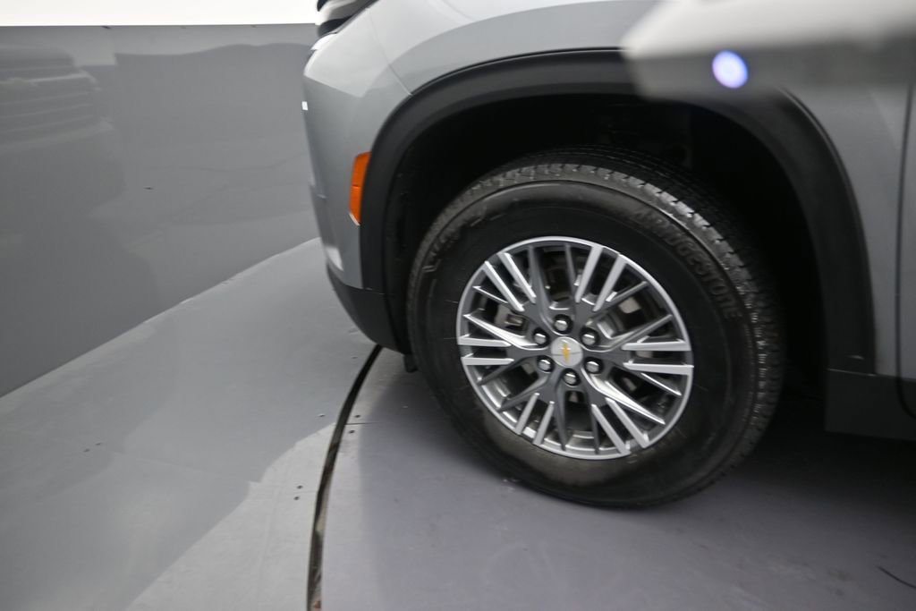 Used 2025 Chevrolet Traverse LT FWD image 12