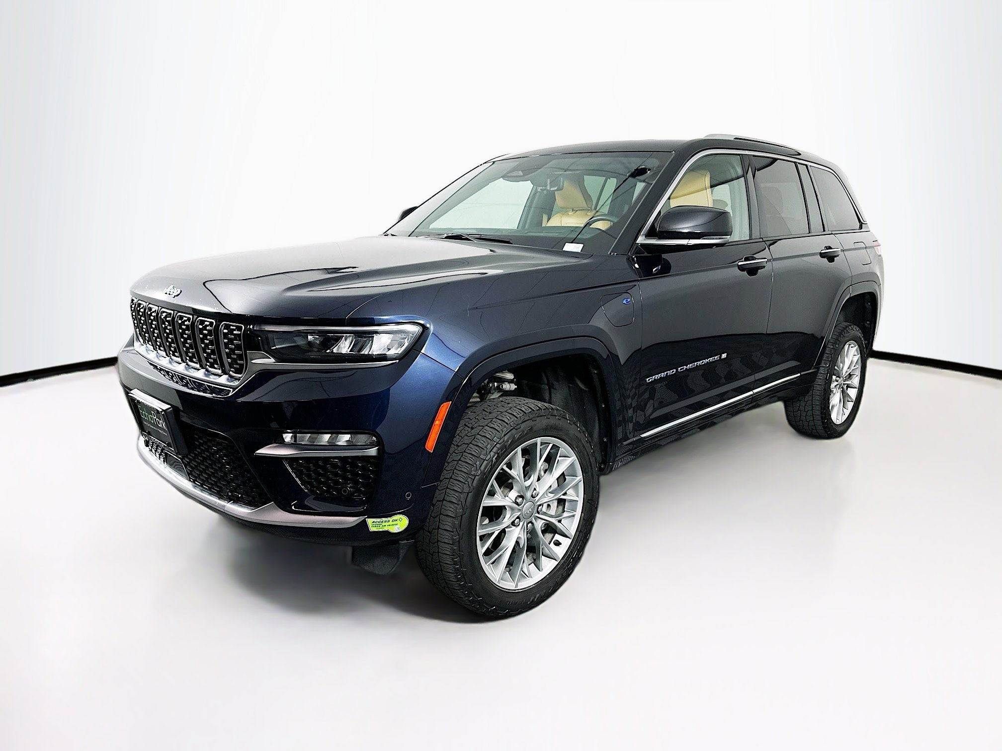 Used 2023 Jeep Grand Cherokee Summit w/ Advanced Protech Group IV image 3