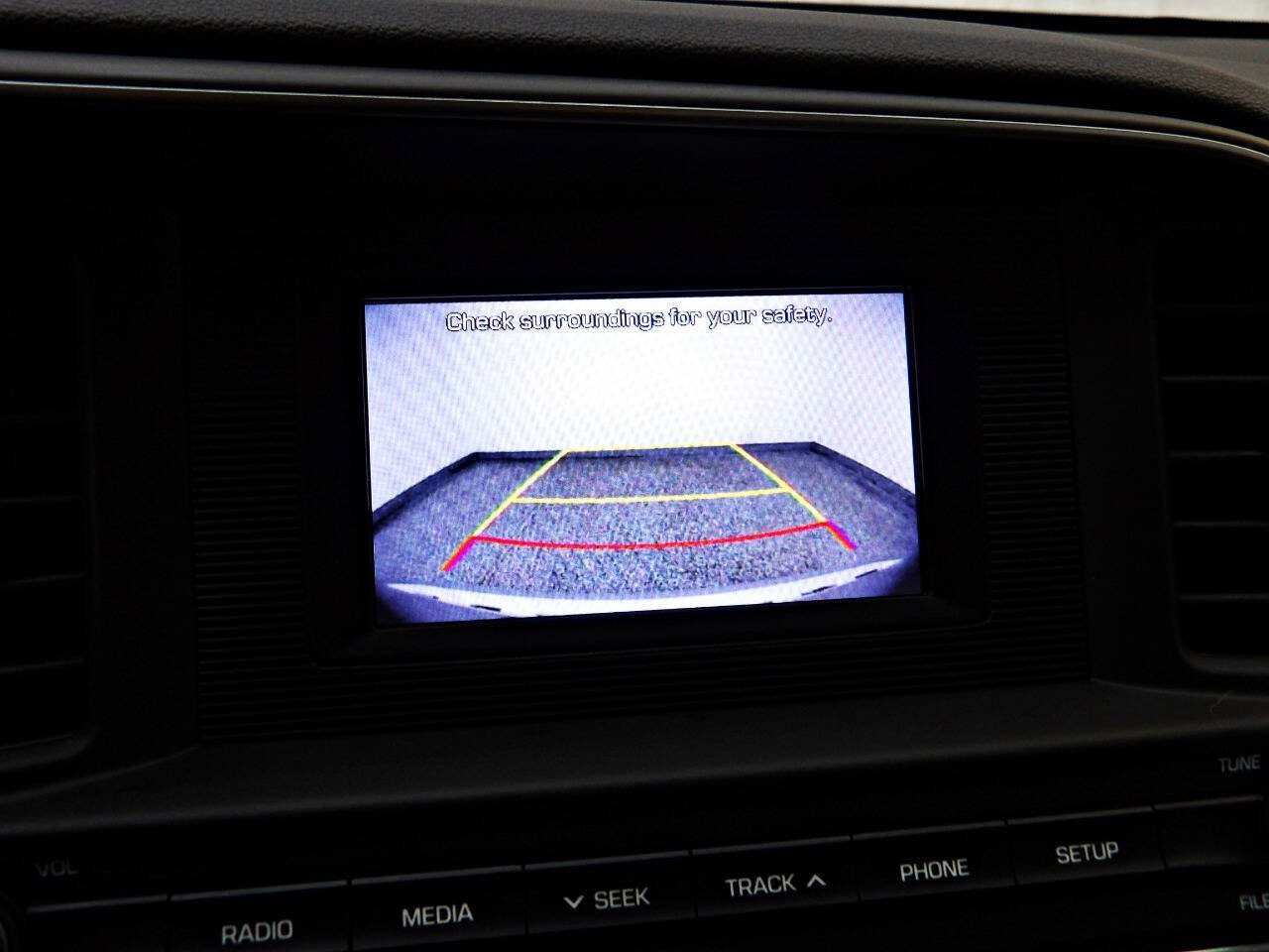 Used 2019 Hyundai Elantra SE FWD image 16