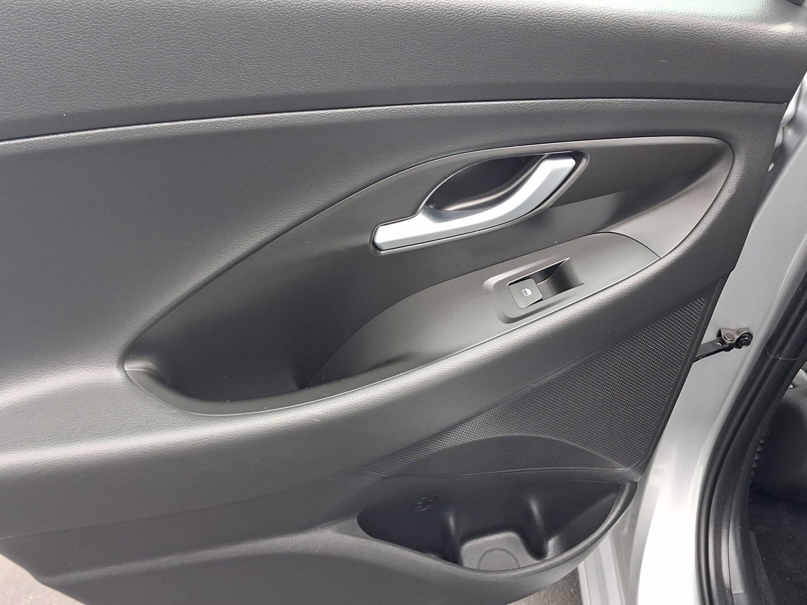Used 2020 Hyundai Elantra GT FWD image 19