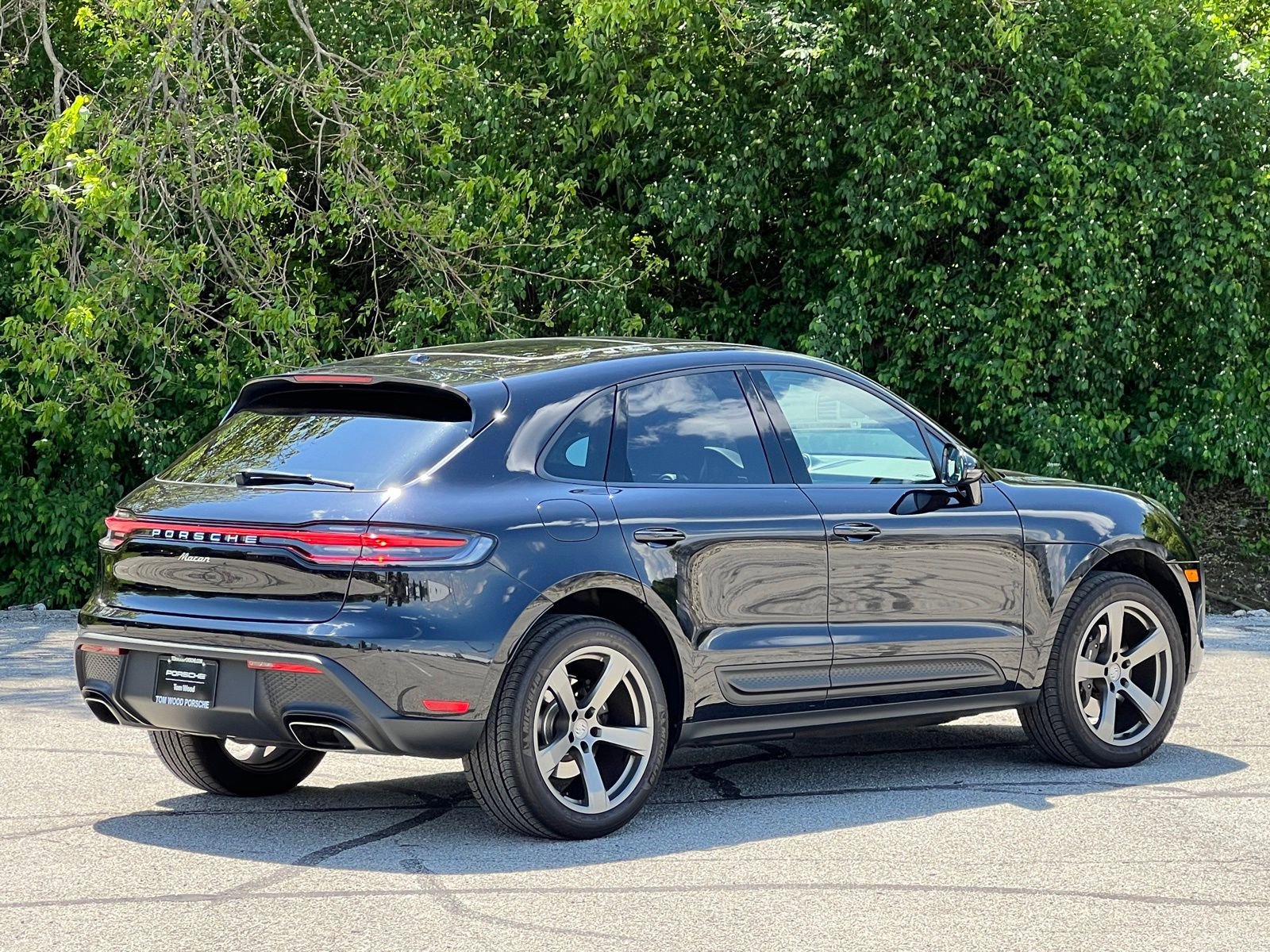 Certified 2025 Porsche Macan AWD/4WD image 6