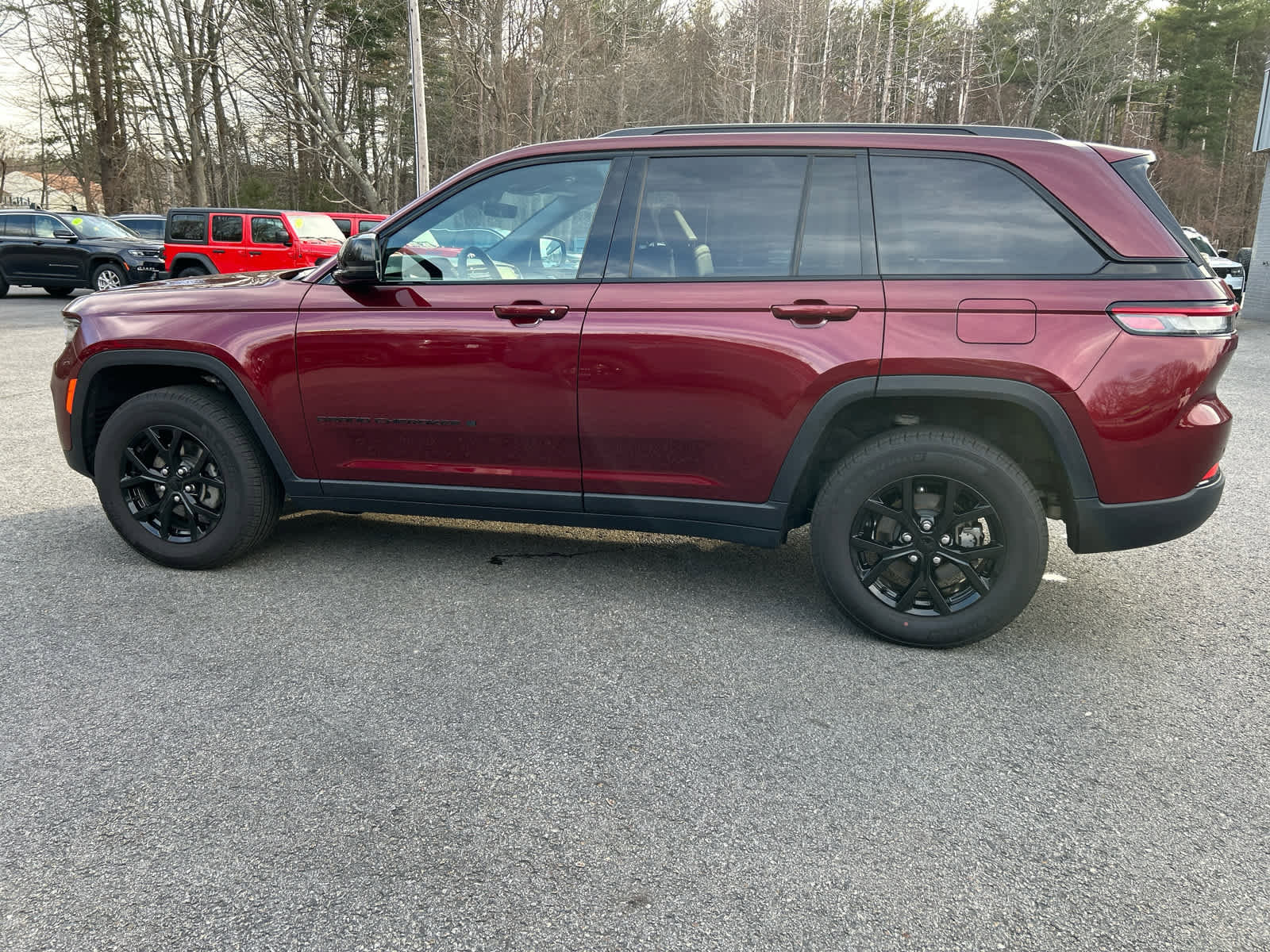 Used 2025 Jeep Grand Cherokee 4WD image 7