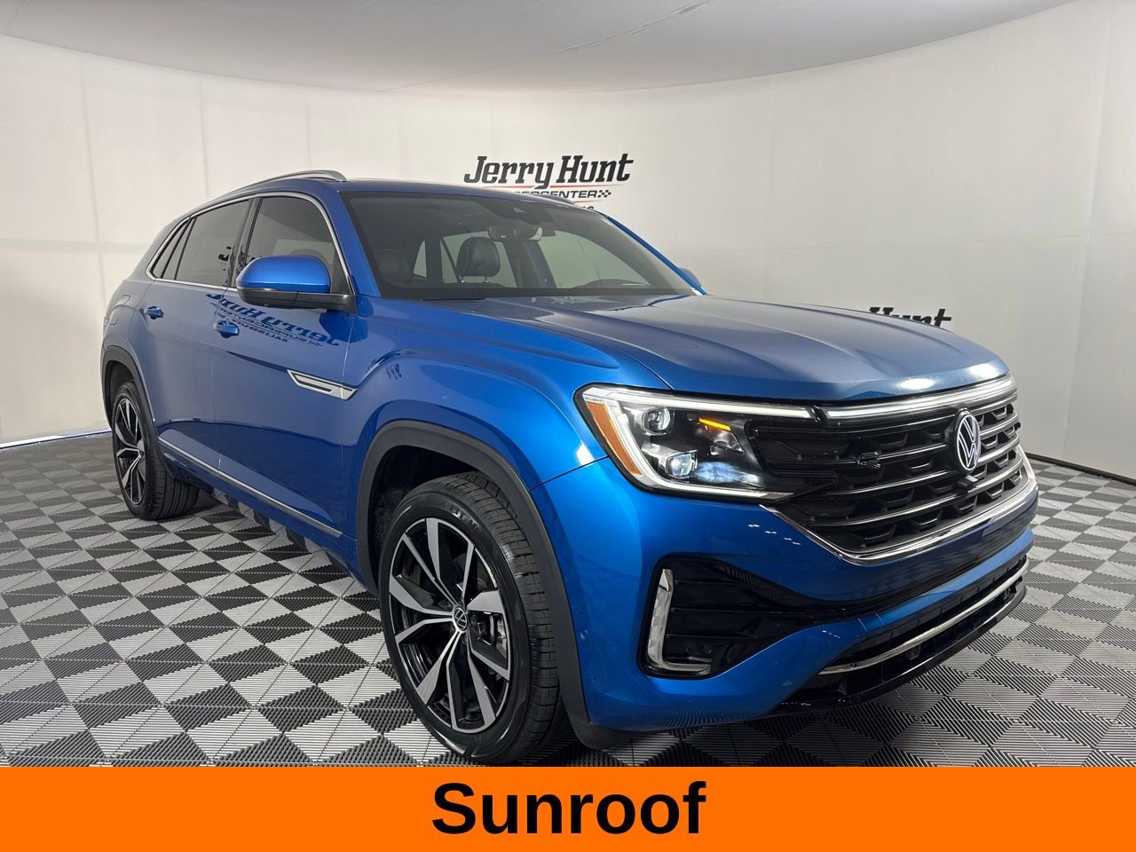 Used 2024 Volkswagen Atlas Cross Sport SEL Premium R-Line image 6