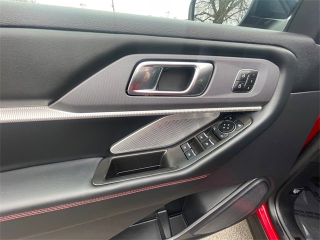 Used 2025 Ford Explorer ST image 11
