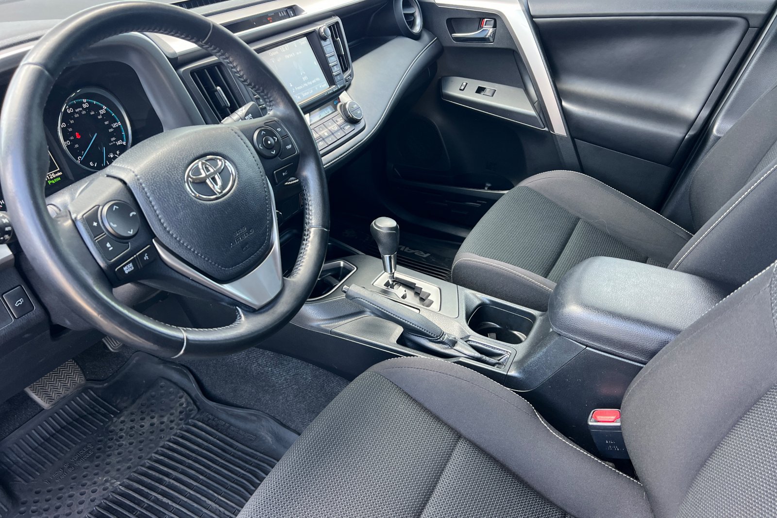 Used 2017 Toyota RAV4 XLE w/ Convenience Package AWD/4WD image 9