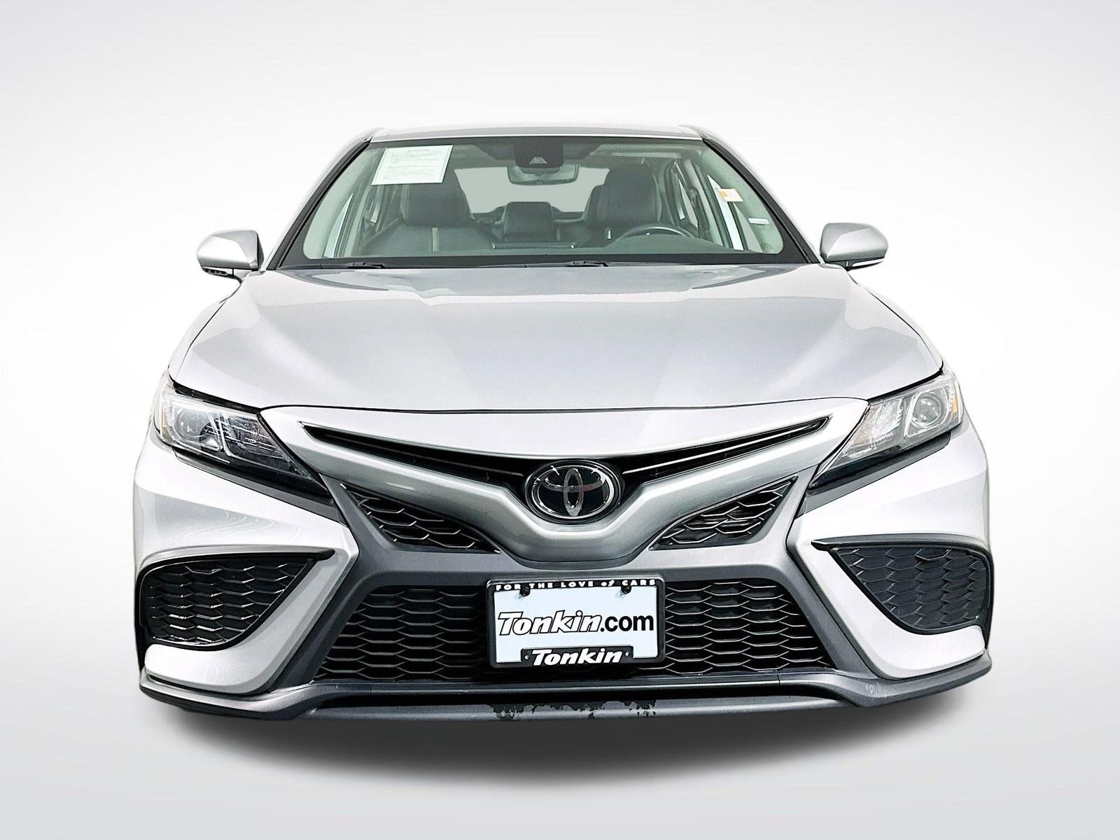 Used 2023 Toyota Camry SE image 2