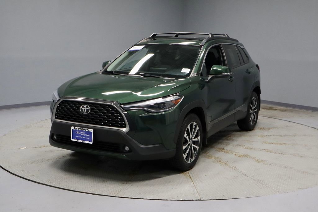 Used 2022 Toyota Corolla Cross XLE w/ Convenience Package AWD/4WD image 7