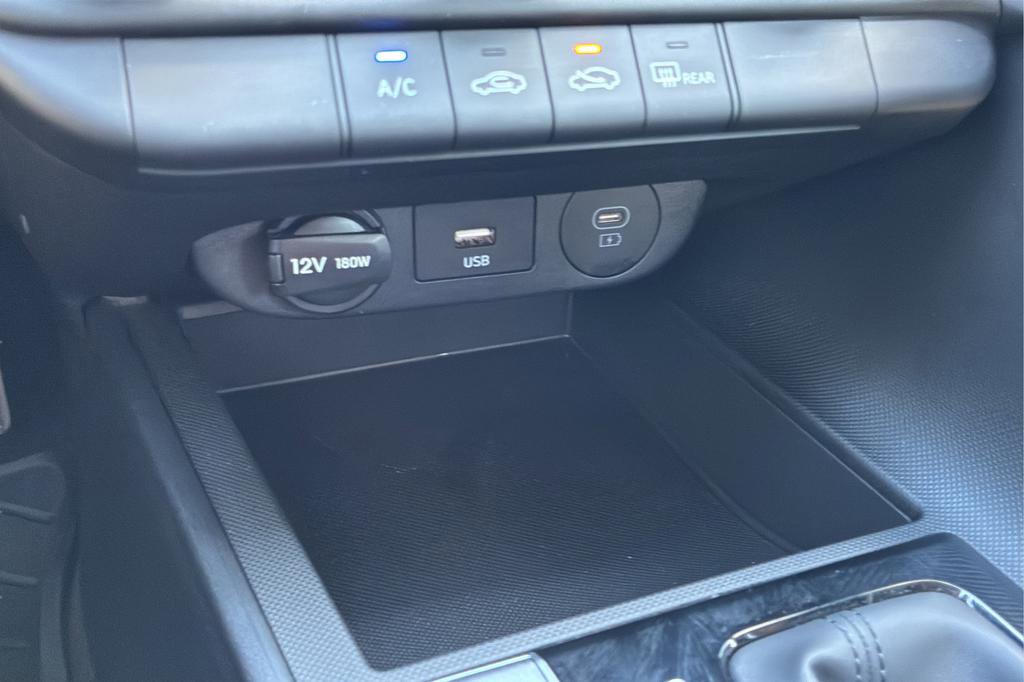 Certified 2025 Hyundai Elantra SE image 27