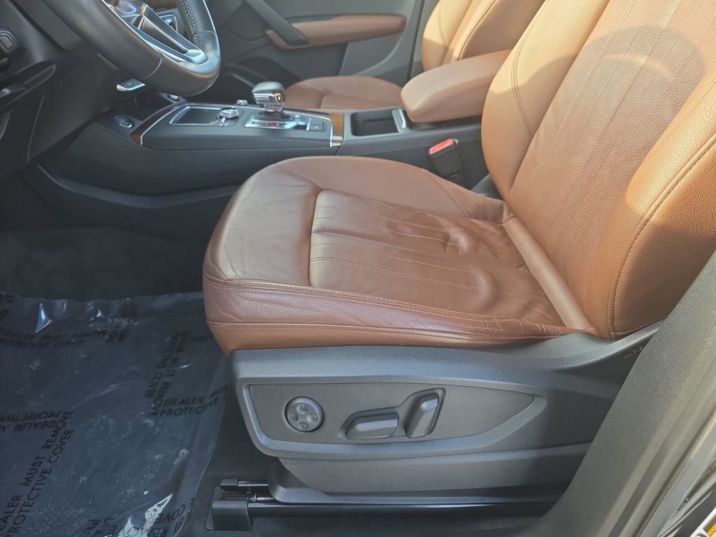 Used 2018 Audi Q5 2.0T Premium Plus w/ Premium Plus Package AWD/4WD image 24