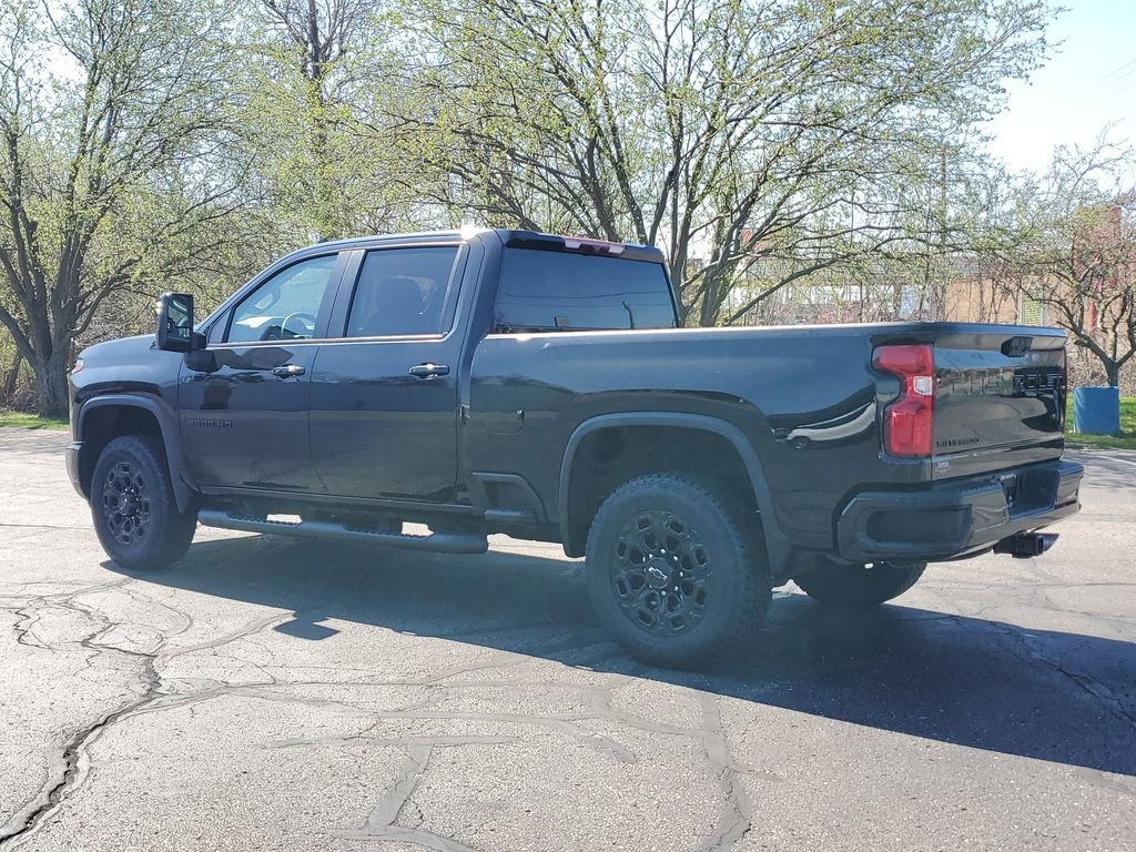 Used 2024 Chevrolet Silverado 2500 LT w/ Midnight Edition image 4