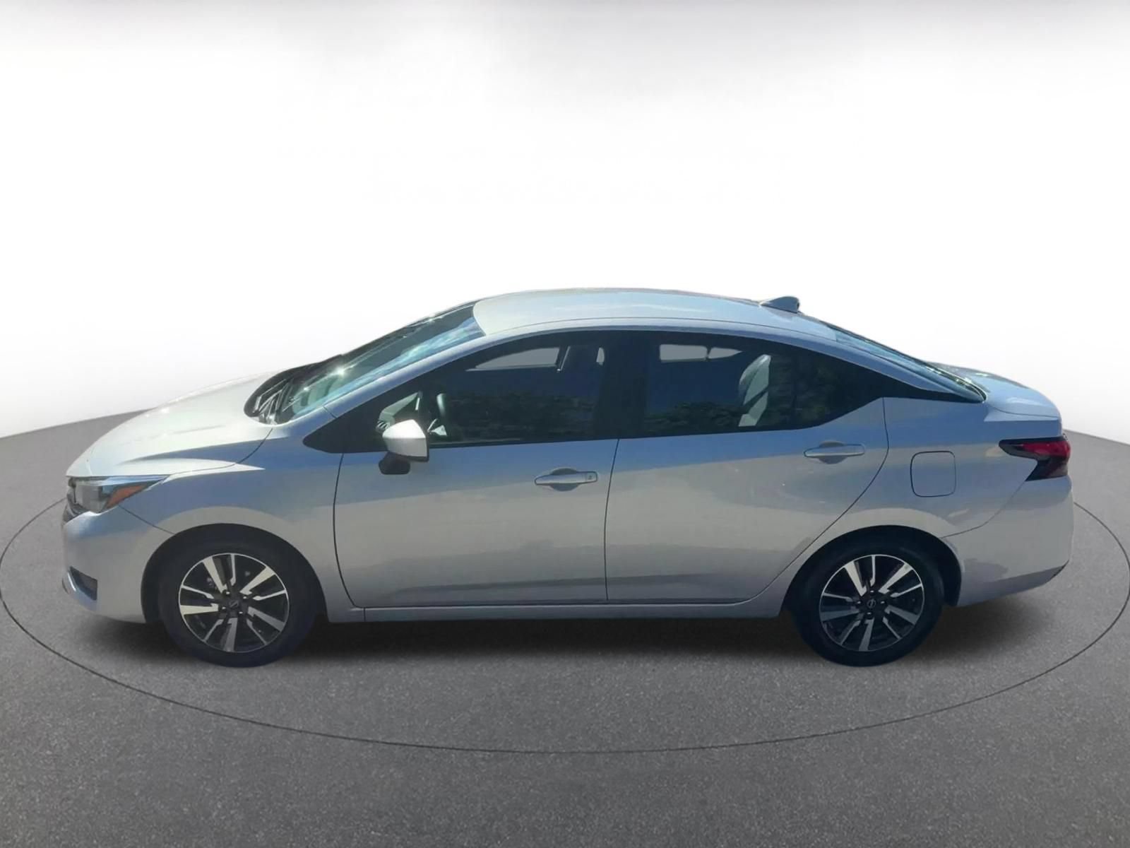 Used 2025 Nissan Versa SV FWD image 9