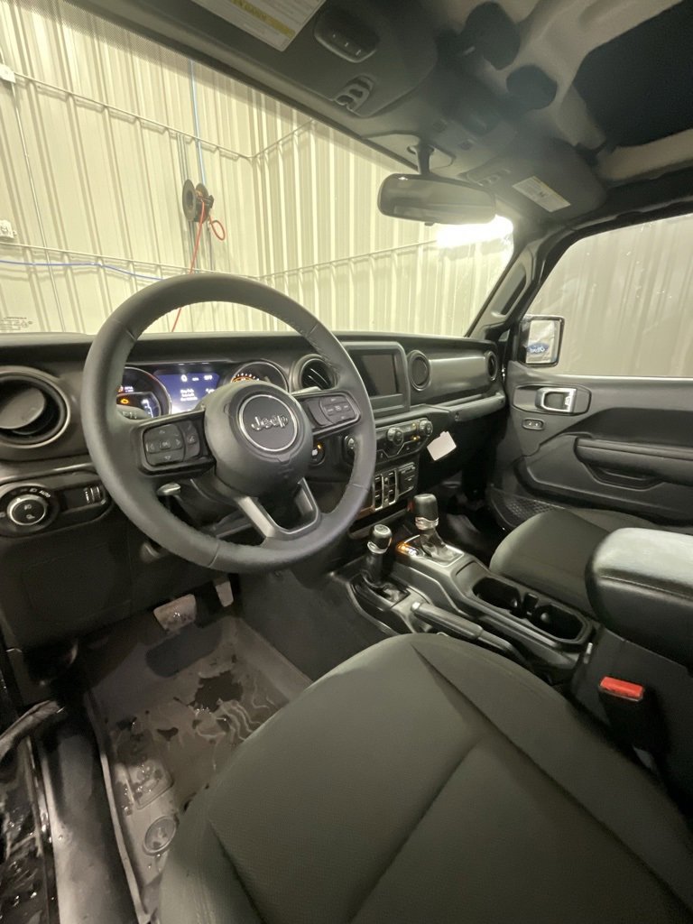 Used 2023 Jeep Gladiator Willys image 9