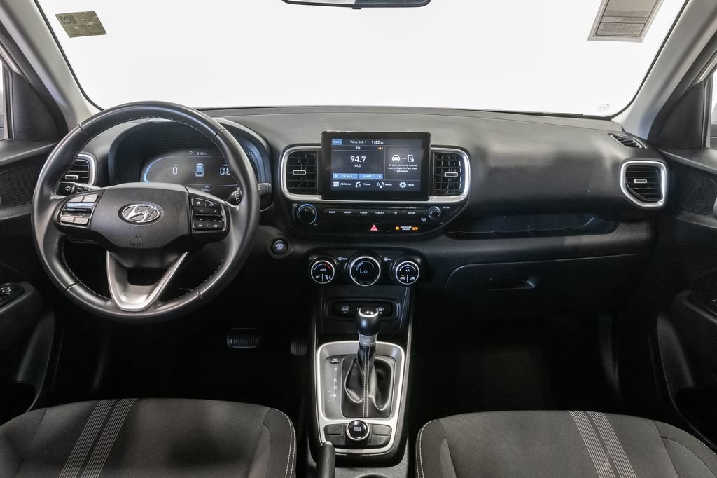 Used 2025 Hyundai Venue SEL FWD image 28