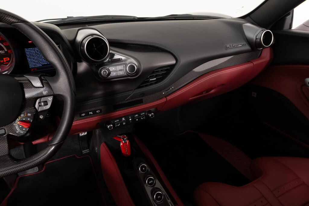 Used 2022 Ferrari F8 Tributo image 36