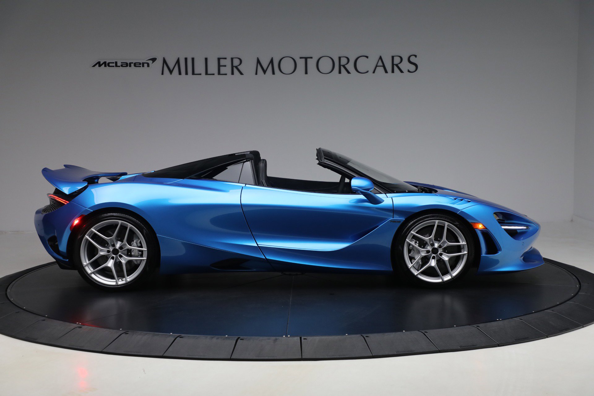 Used 2025 McLaren 750S Spider RWD image 10