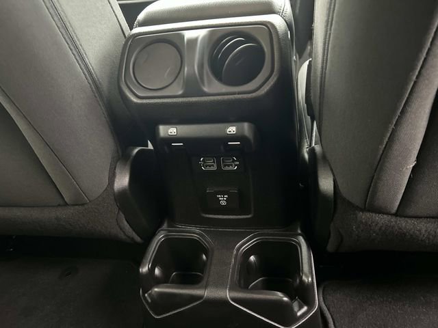 Used 2018 Jeep Wrangler Unlimited Sahara image 13