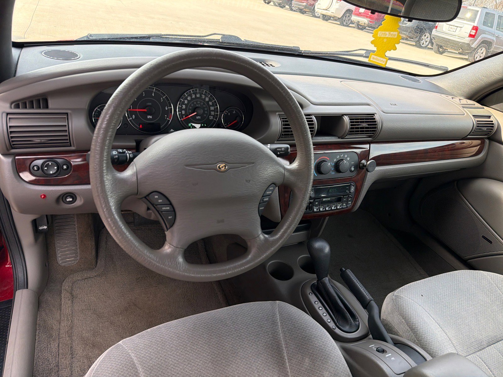 Used 2002 Chrysler Sebring LX image 16