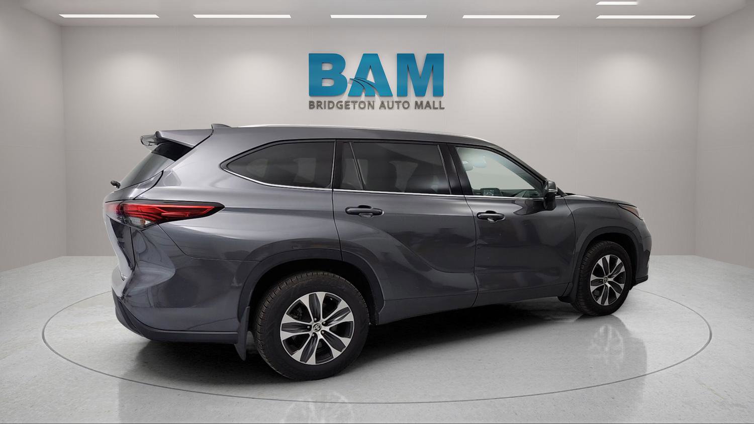 Used 2021 Toyota Highlander XLE image 15