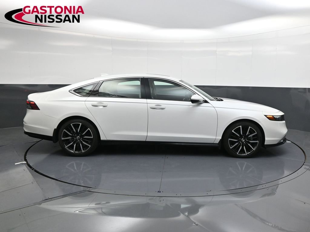 Used 2024 Honda Accord Touring image 3
