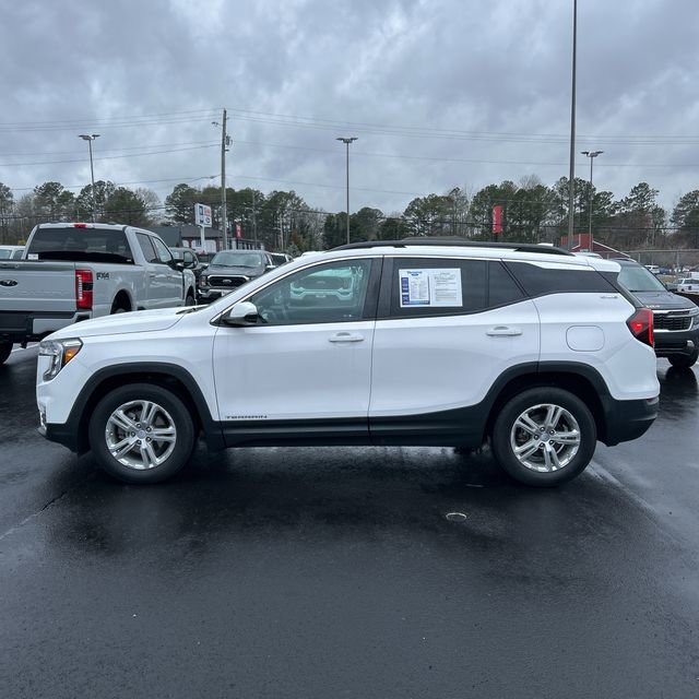 Used 2022 GMC Terrain SLE w/ Driver Convenience Package image 2