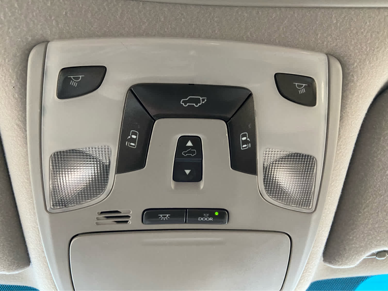 Used 2013 Toyota Sienna XLE FWD image 28