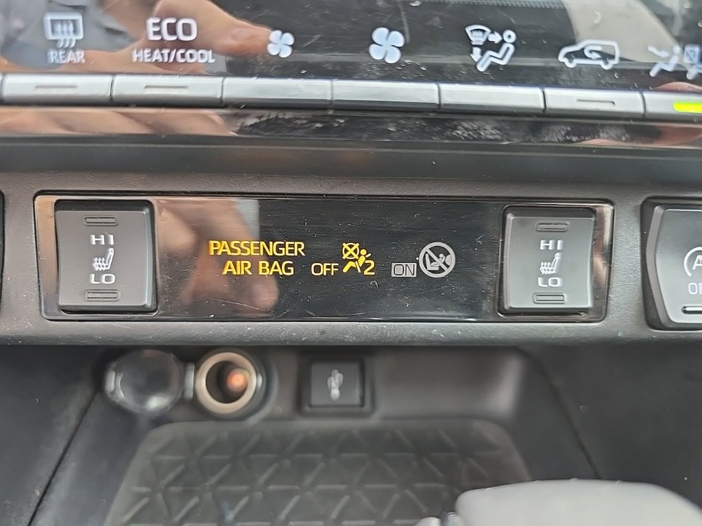 Used 2022 Toyota RAV4 XLE Premium image 16