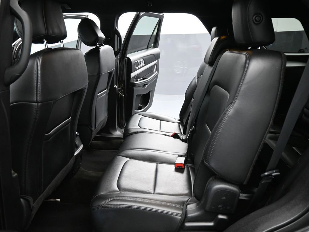 Certified 2017 Ford Explorer XLT w/ Equipment Group 202A FWD image 19