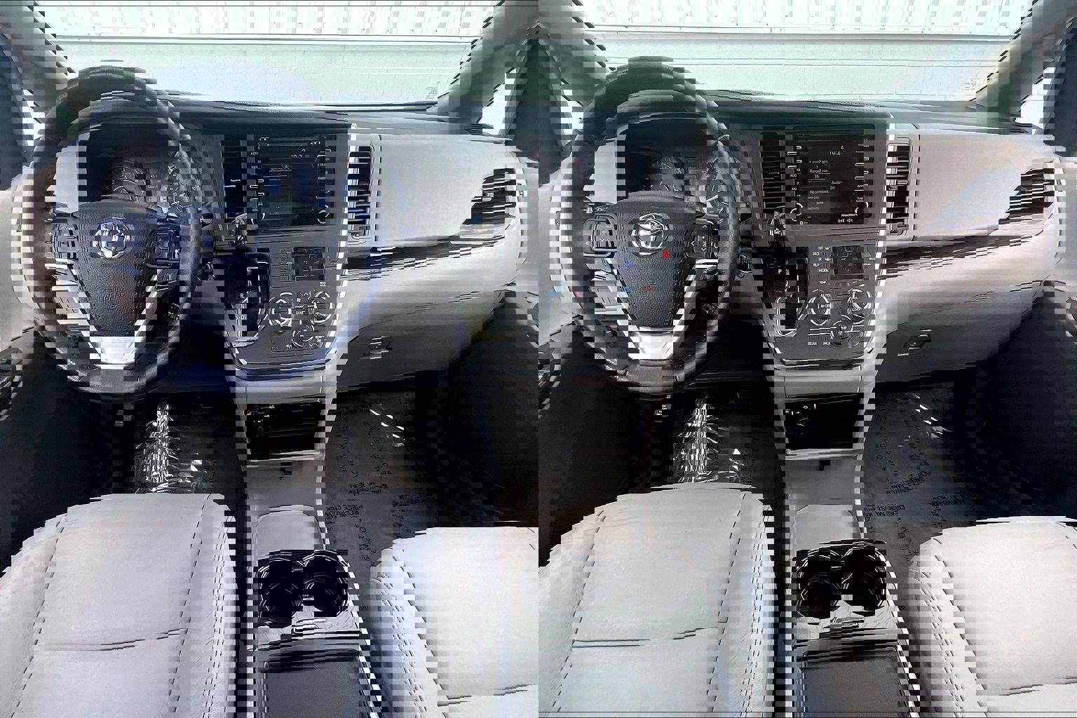 Used 2019 Toyota Sienna XLE image 19