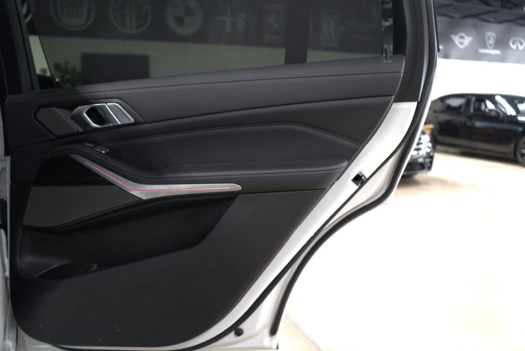 Used 2022 BMW X7 M50i AWD/4WD image 18