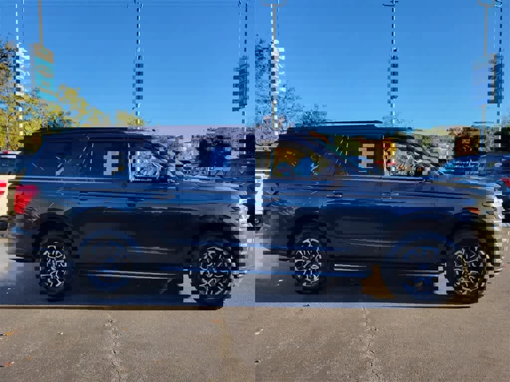 Certified 2022 Ford Expedition Max XLT image 6