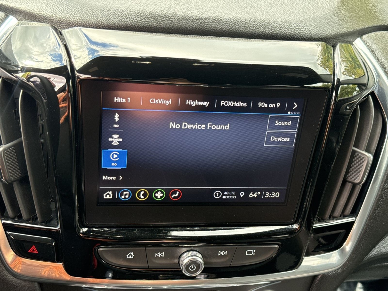 Used 2023 Chevrolet Traverse LT FWD image 19