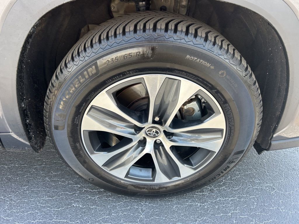 Used 2023 Toyota Highlander XLE image 26