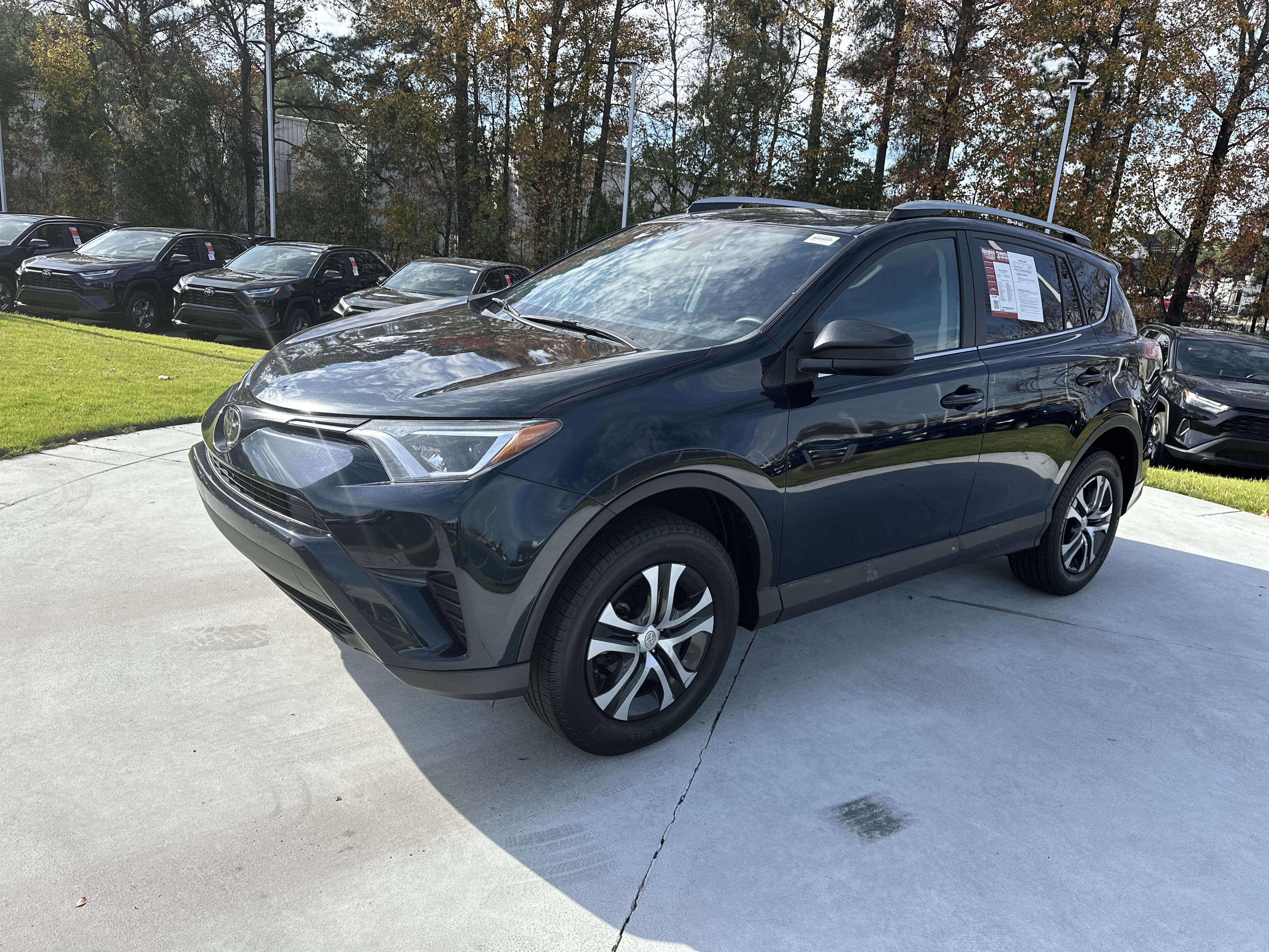 Used 2018 Toyota RAV4 LE image 5