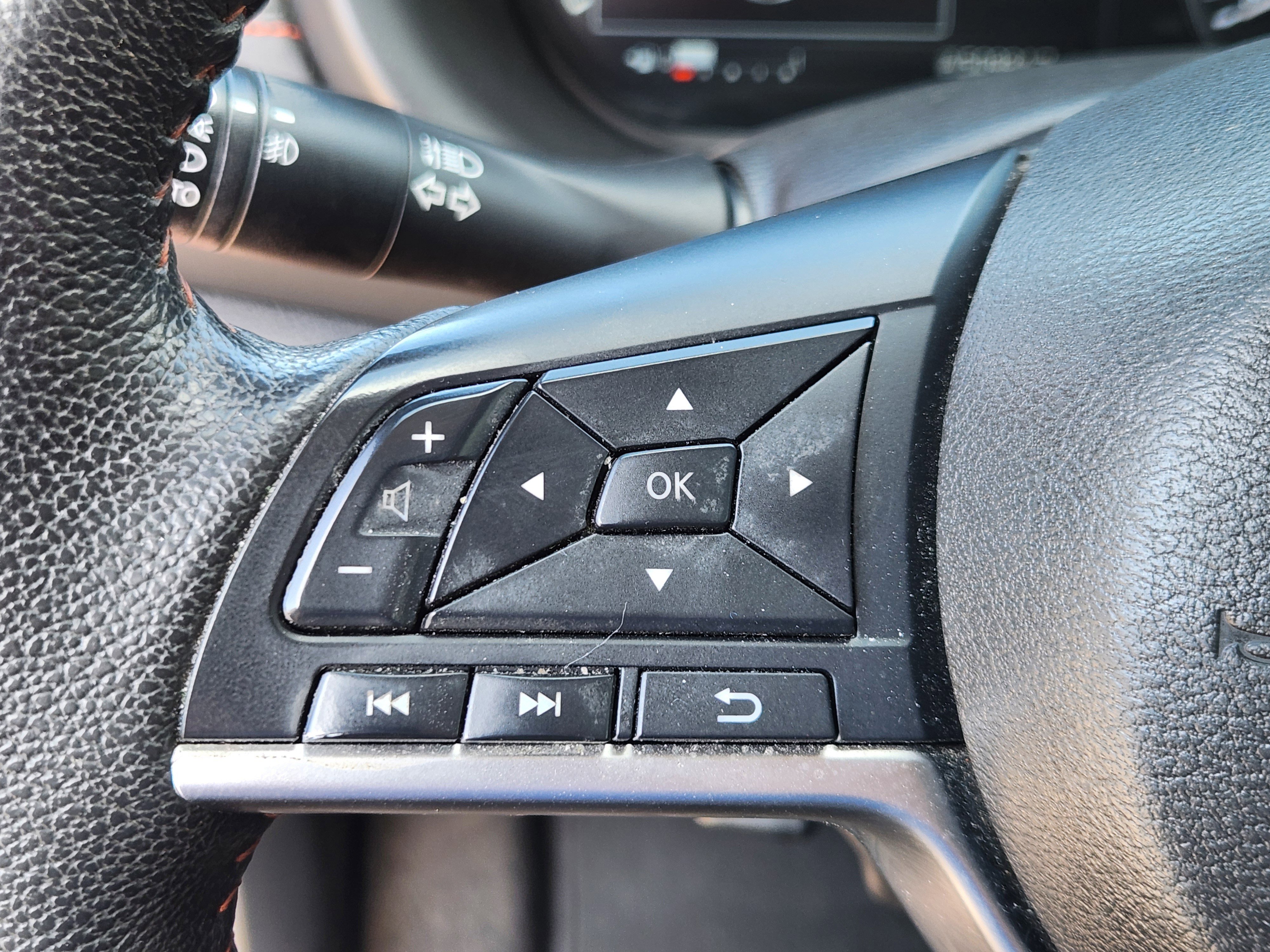 Used 2022 Nissan Kicks SR w/ Premium Package image 21