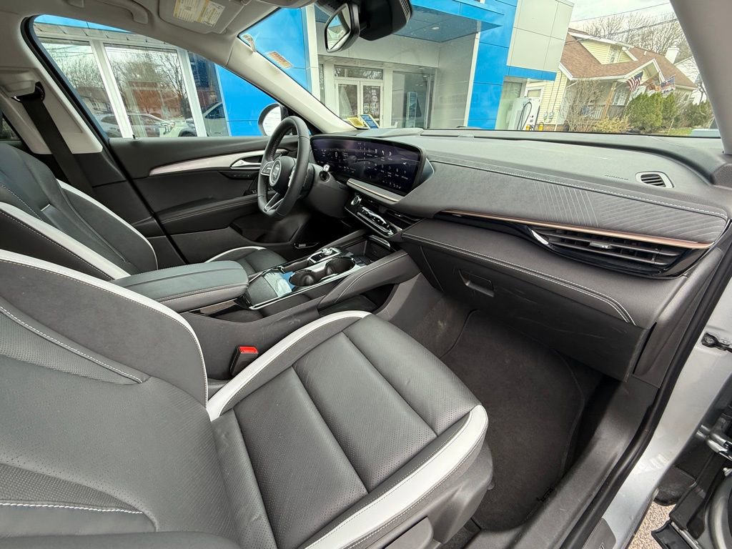 Used 2025 Buick Envision Sport Touring image 38