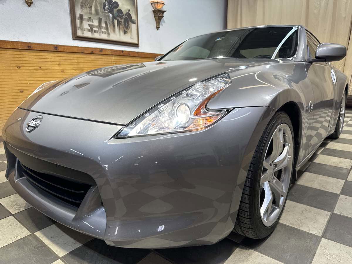 Used 2009 Nissan 370Z Touring w/ Sport Pkg image 4
