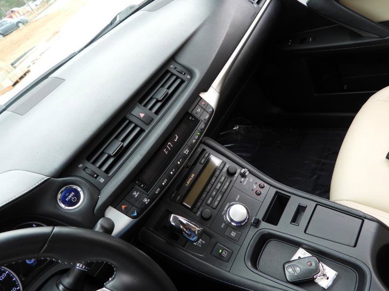 Used 2013 Lexus CT 200h w/ Premium Pkg w/Backup Camera image 39