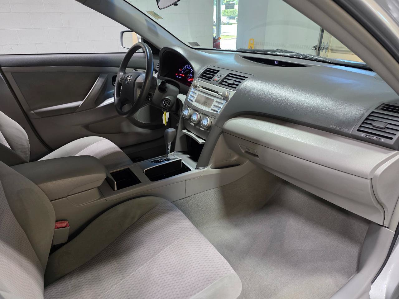 Used 2011 Toyota Camry LE FWD image 25