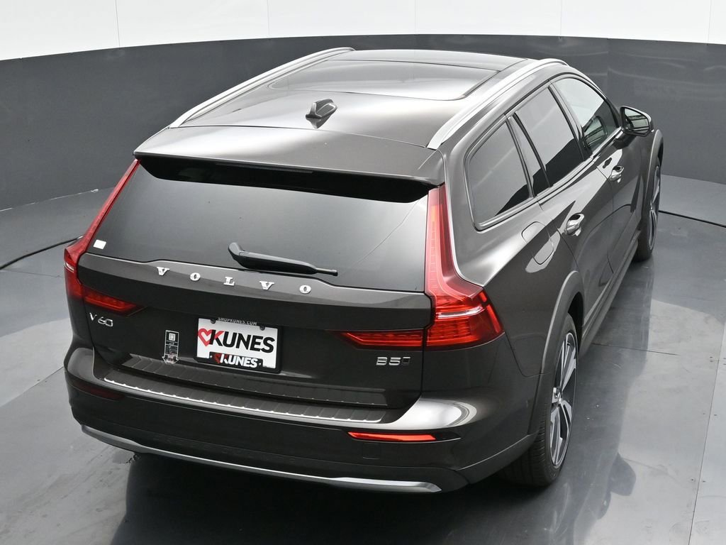 New 2025 Volvo V60 B5 Cross Country Plus w/ Protection Package Premier image 32